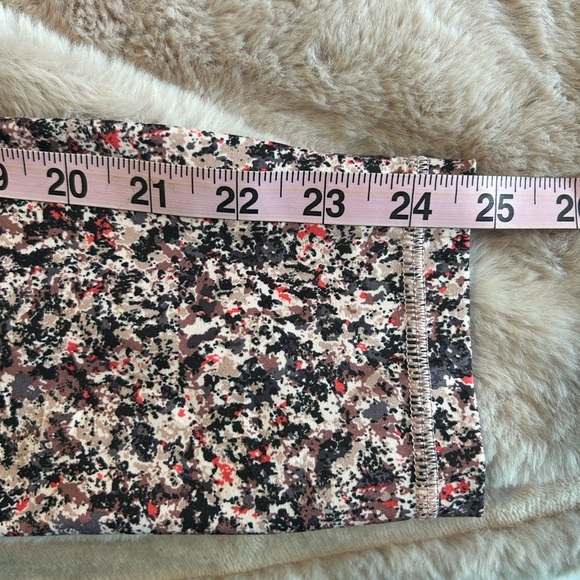 Athleta Elation 7/8 Tight Pink and Black Patterned Leggings - Picture 2 of 6